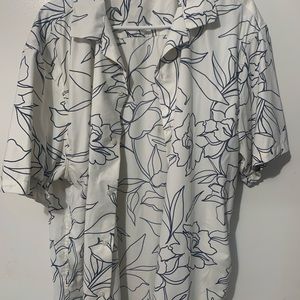 XL beautiful Abercrombie short sleeve shirt. Perfect for summer